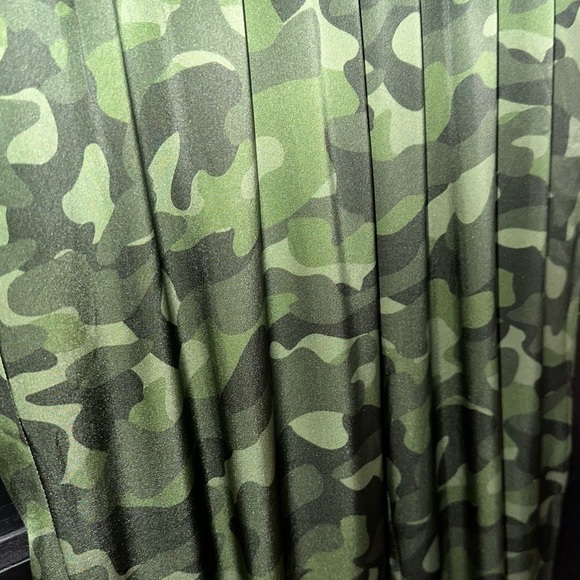 CAMI NYC Revolve The Sadie Pant in Camo Green 100% Silk Pull On Joggers XS - Picture 9 of 12